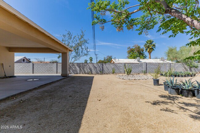 Building Photo - 1908 E Harvard St