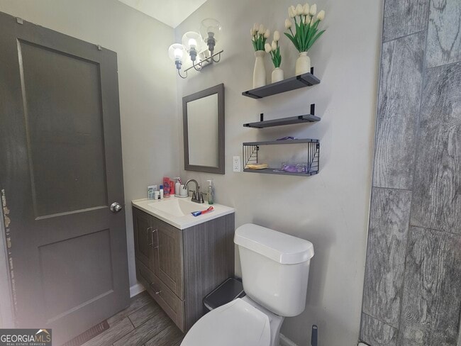 Building Photo - 68 Fourth St Ext