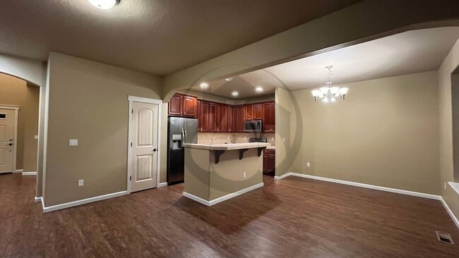 Building Photo - Townhouse- Available Now-  Brand New Carpet & Freshly Painted