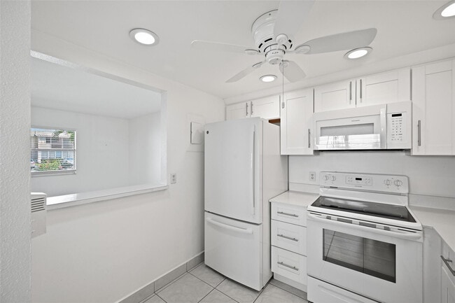 Building Photo - 451 Monaco J