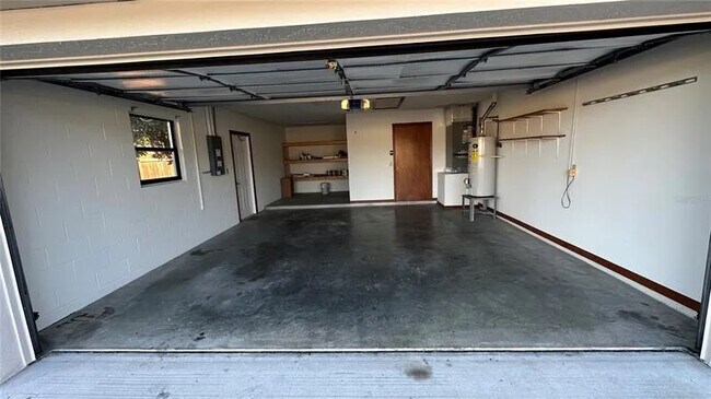 Garage - 185 SE 62nd Ave