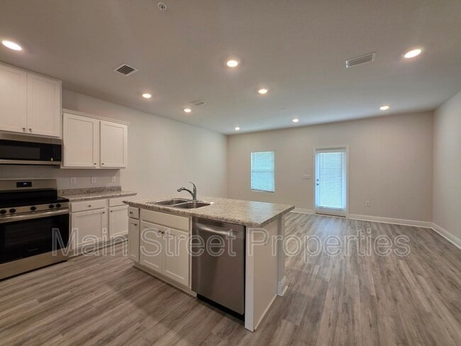 Building Photo - 9011 Golden Eye Dr
