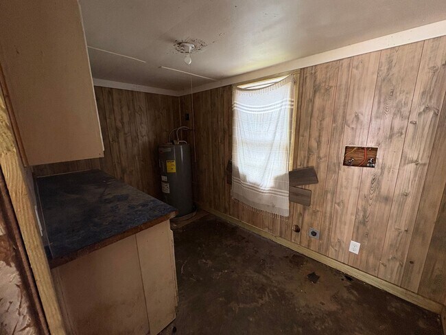 Building Photo - 3 Bedroom House Available for Rent