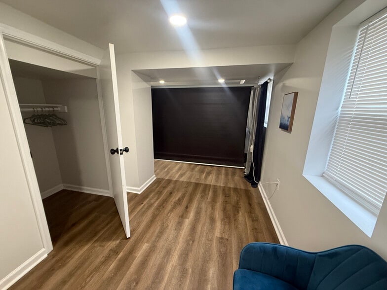 Building Photo - 1 Maple Ave