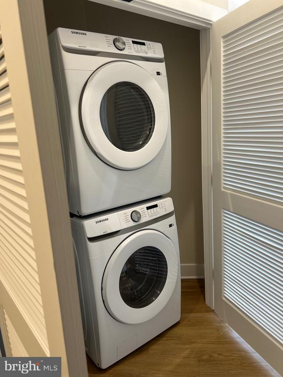 Building Photo - 624 Main St