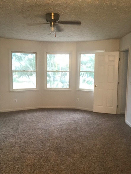 Building Photo - 7145 Dayspring Dr