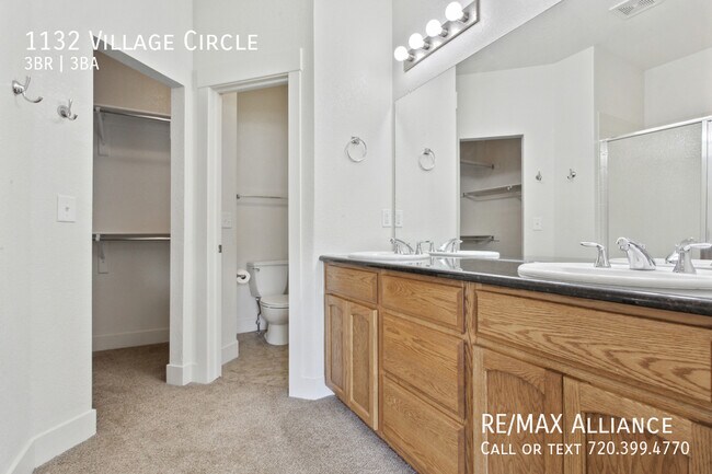 Building Photo - 1132 Village Cir