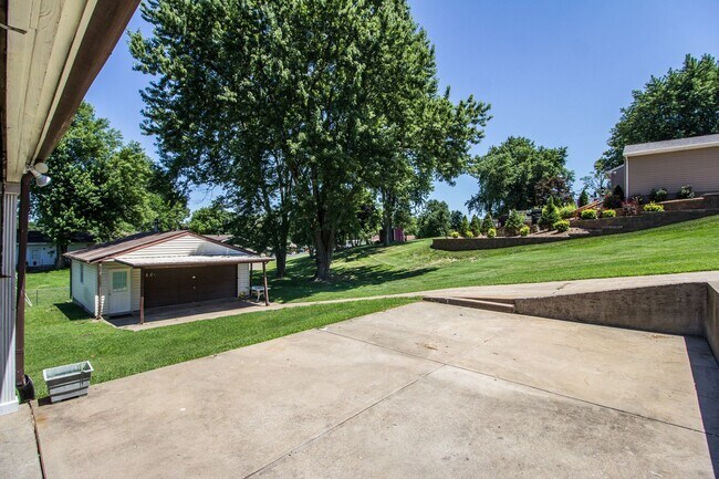 Building Photo - 2242 Zumbehl Rd