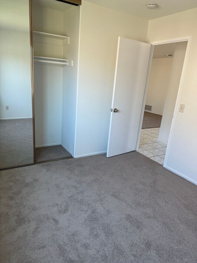 Building Photo - 3724 Valle Vista Dr