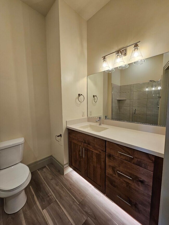 Building Photo - 876 S Lincoln Ave