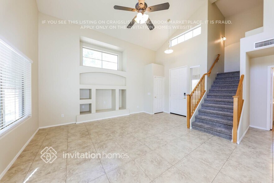 Building Photo - 3525 E Linda Ln