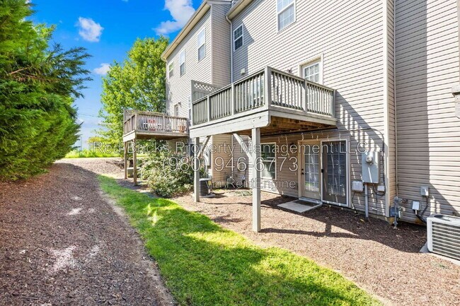 Building Photo - 2306 Rachelwood Dr