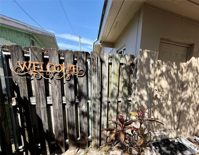 Building Photo - 7340 Allen Dr