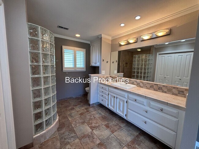 Building Photo - Wonderful three bedroom home on an acre lot in Royal Oaks