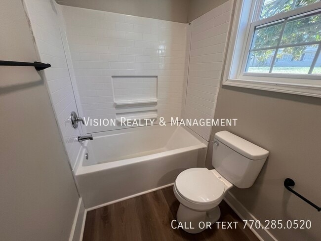 Building Photo - 107 Merrill St