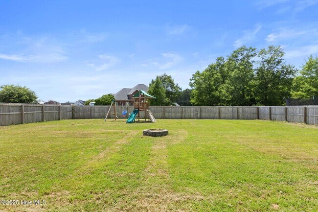 Building Photo - 4 Bedroom Home In Carolina Plantation!