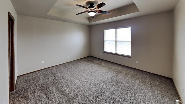 Building Photo - 1420 SE 15th St