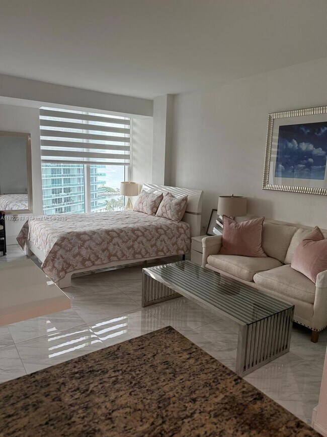Building Photo - 10275 Collins Ave