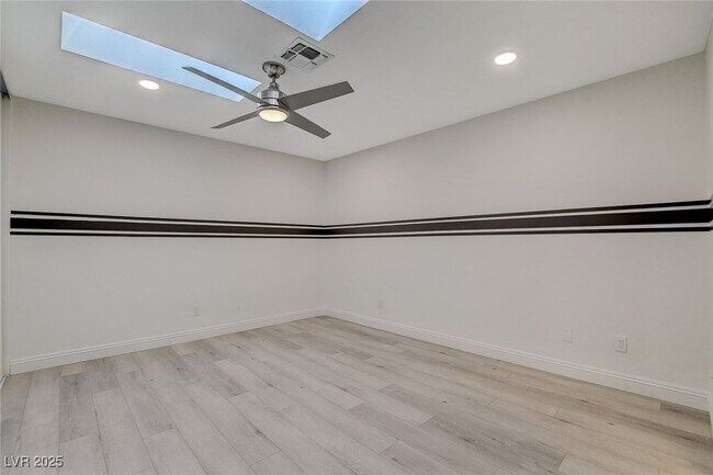 Building Photo - 4683 Calderwood St