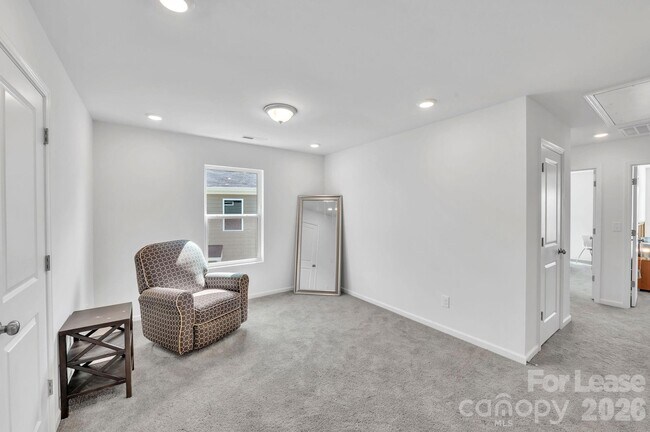 Building Photo - 1940 Highland Park Dr