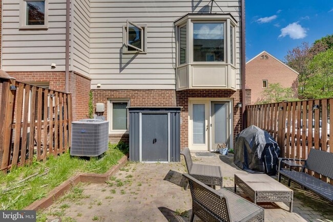 Building Photo - 1409 Templeton Pl