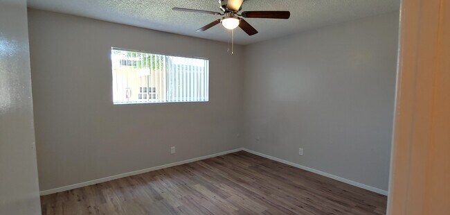 Building Photo - 620 S County Center Dr
