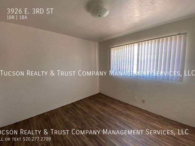 Building Photo - 3926 E 3rd St