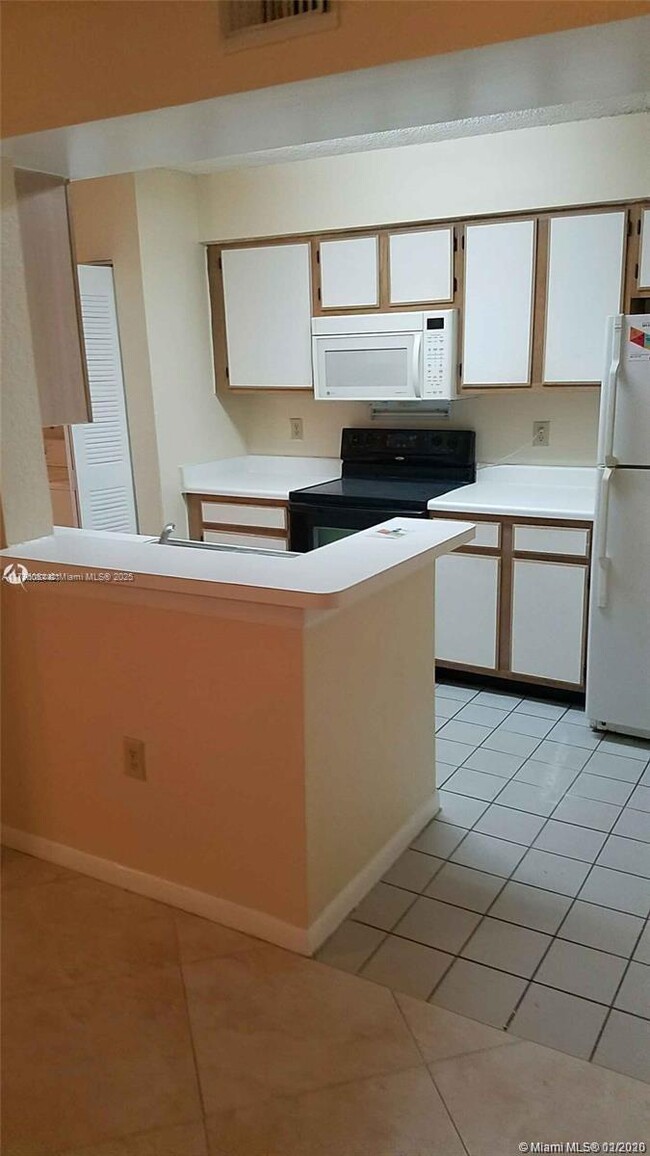 Building Photo - 2810 N Oakland Forest Dr