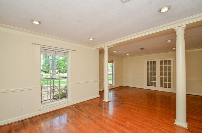 Building Photo - 6611 Cypress Point Dr