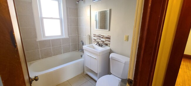 Building Photo - Charming 2 Bedroom Home in Minneapolis!!