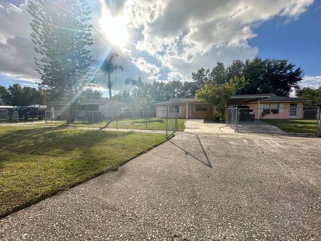 Building Photo - Fully Fenced Privacy in Orlando – Stylish ...