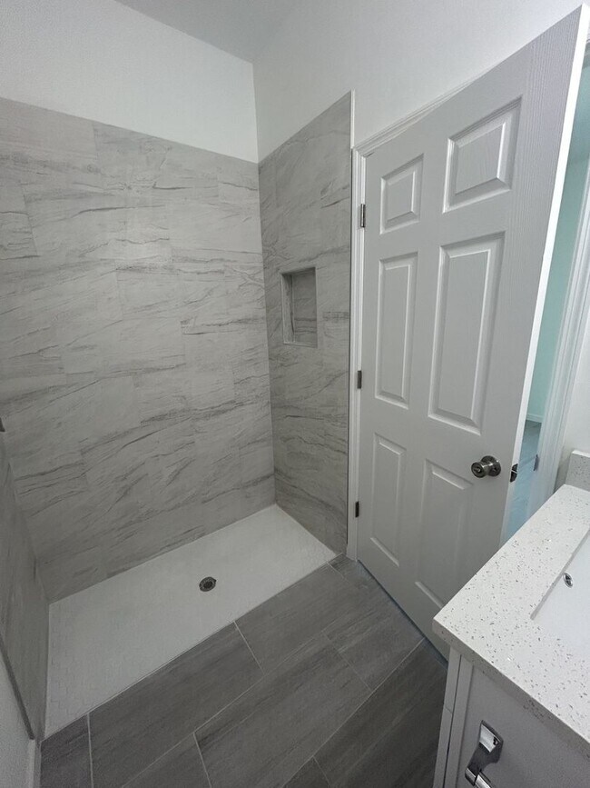 Building Photo - 544 Highlands Lake Dr