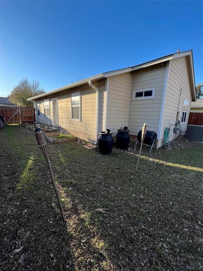 Building Photo - 5906 Green Acres