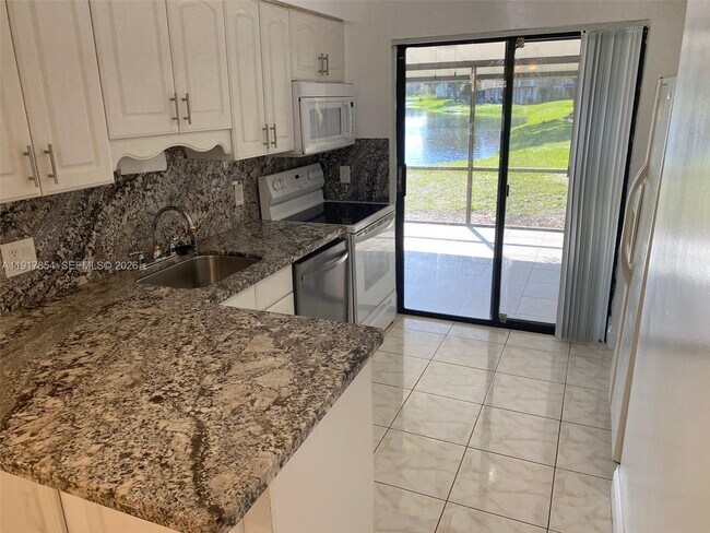 Building Photo - 200 Wimbledon Lakes Dr