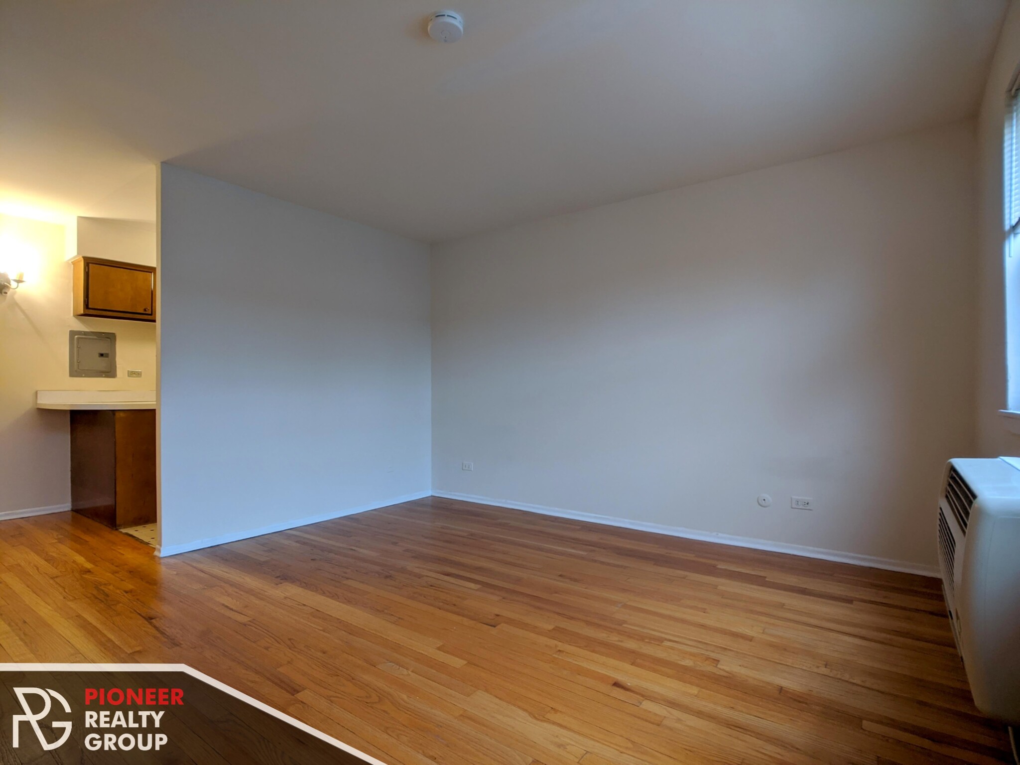 Building Photo - 671 W Wrightwood Ave