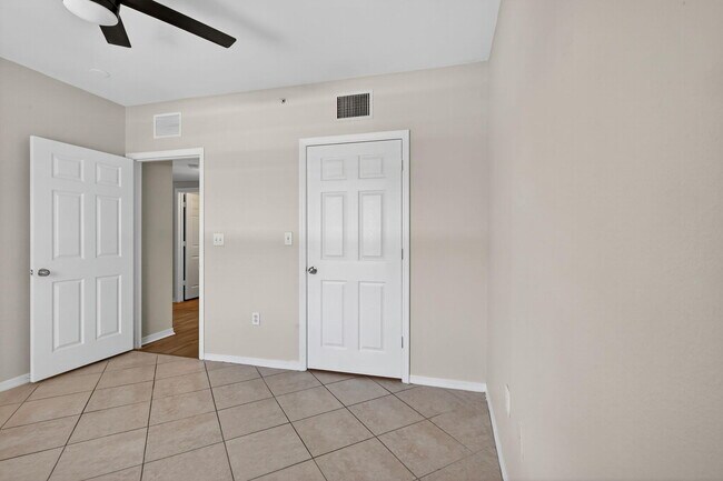 Building Photo - 6450 Emerald Dunes Dr