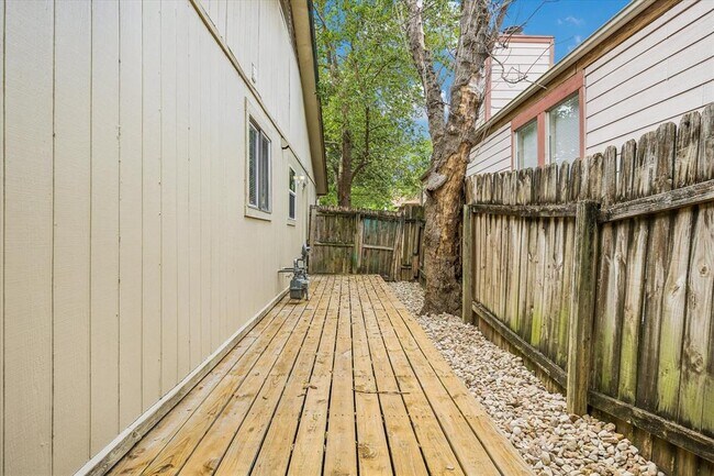 Building Photo - 904 Sirocco Dr