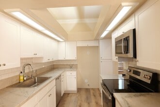 Building Photo - Remodeled 2-Bed, 2-Bath Condo with Garage ...