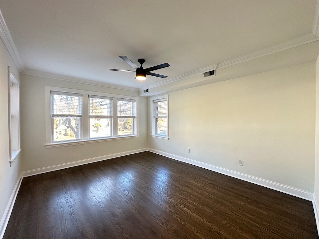 Building Photo - 3051 W Addison St