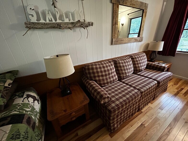 Building Photo - 302 Lake Ave