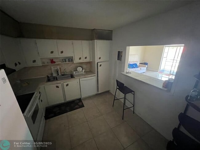 Building Photo - 22775-22766 SW 66th Ave