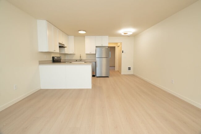 Building Photo - Newly Renovated 1 Bedroom in the Heart of Irvington!