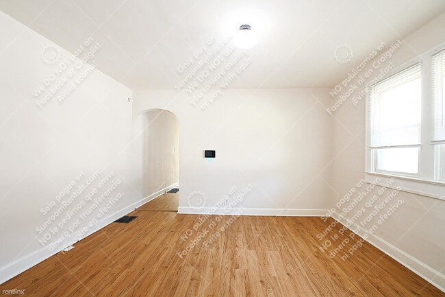 Building Photo - 1 br, 1 bath Duplex - 804 N Denny St