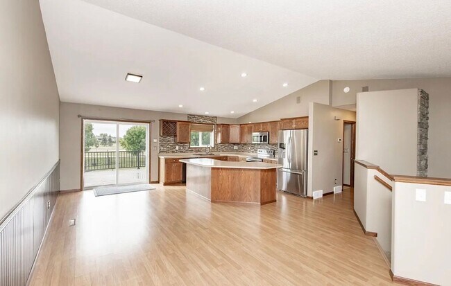 Building Photo - 1237 Diversion Dr