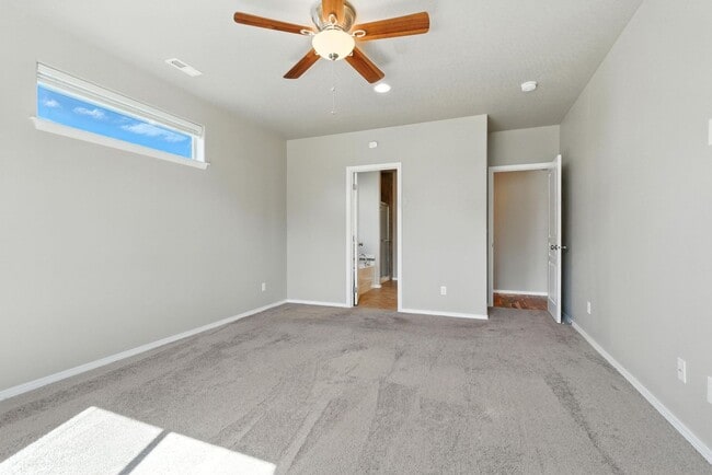 Building Photo - 7029 S Woodhaven Dr