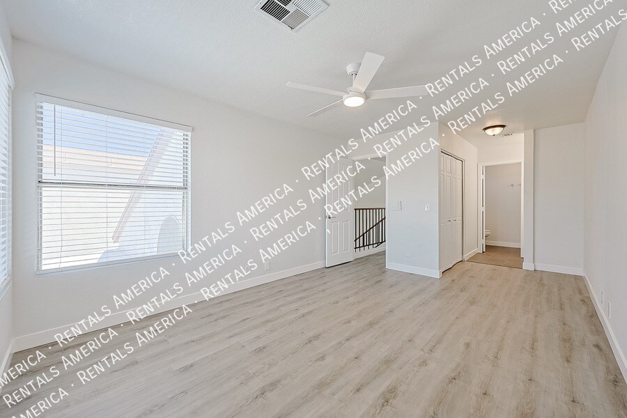 Building Photo - 4018 W Camino Vivaz
