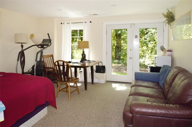 Building Photo - 37 Seabury Dr