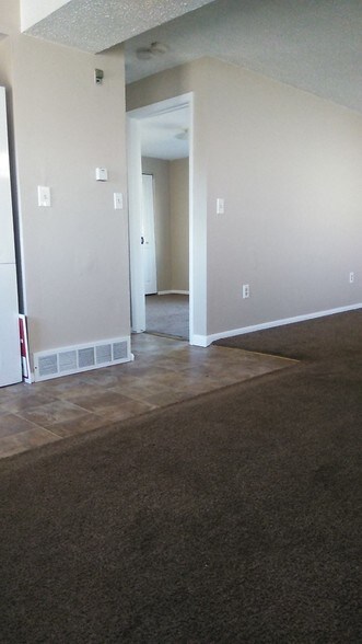 Building Photo - 610 Dahlia St