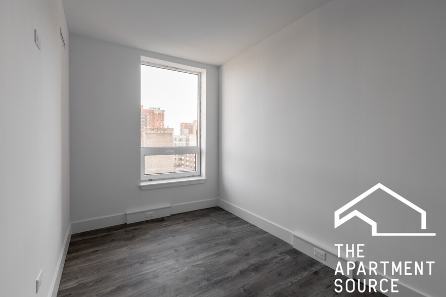 Building Photo - 941 W Carmen Ave