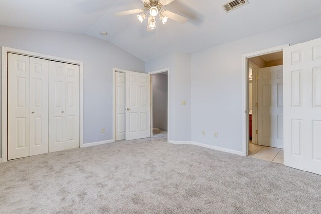 Building Photo - Spotless 2 bedroom townhome in Hardison Hills